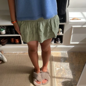 Kjol - Grön kjol! Med resår i midjan