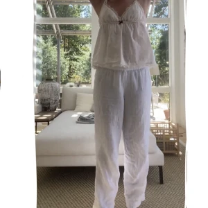 Linnebyxor - Somriga och trendiga linne byxor. Flitigt använda men fortfarande snygga! 🌼🌼Passar mig som är 167