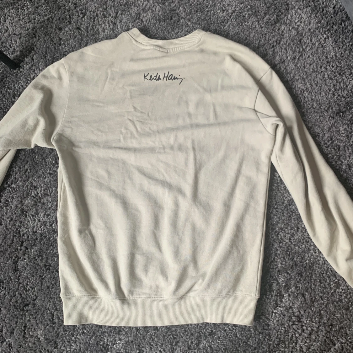 Super snygg sweatshirt från Hm i beige färg. - 91