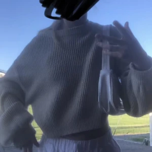 Beige stickad tröja - en söt beige stickad tröja från hm💗 köpt för 199 säljer för 50