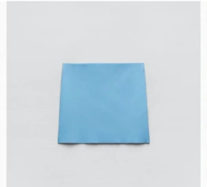 Stickad Minikjol - En supersnygg minikjol från zara som tyvärr inte kommer till användning.  Aldrig använd, lappen har åkt av men snöret den hängde på är kvar 