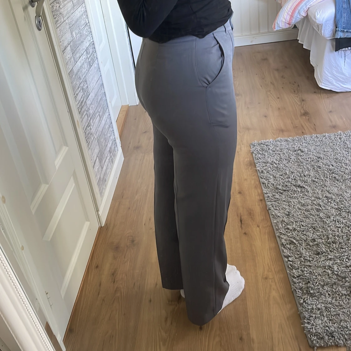 Gråa kostymbyxor - 91