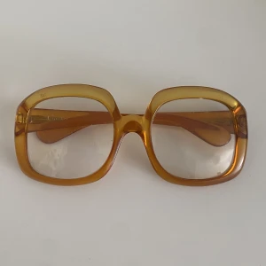 Vintage Christian Dior glasögon  - Vintage större glasögon. Har redan ett par så säljer dessa. Ascoola