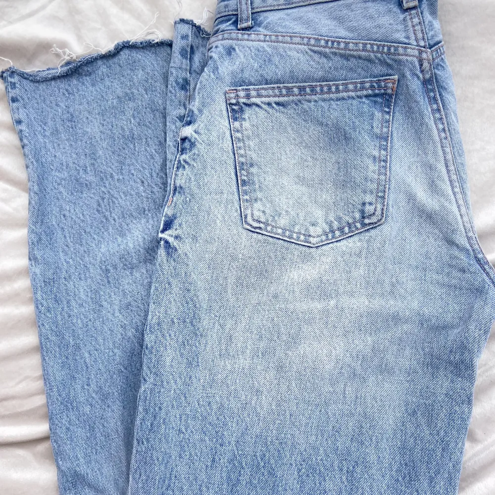Snabbt o enkelt köp ,tvättas innan frakt , fler frågor eller bilder hör av er❤️. Jeans & Byxor.