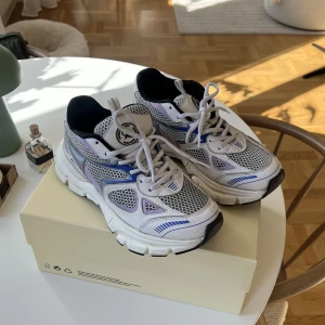 Axel Arigato Marathon Runners - Dustbag och låda medföljes Inköps i Arigato butiken i Göteborg  Nypris: 3049:- Storlek 38! 