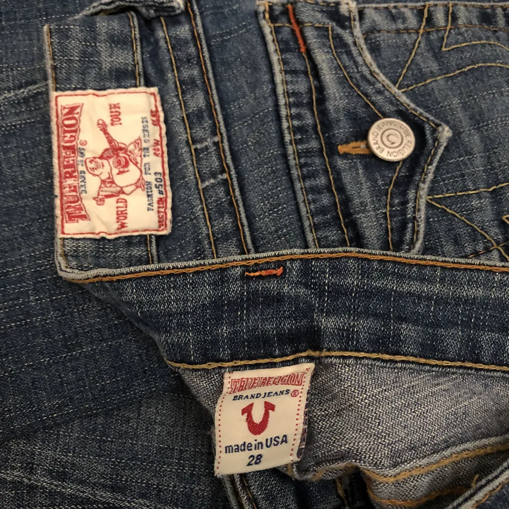 Utsvängda True religion jeans i modellen #503. Storlek 28x32. Använd gärna köp nu!. Jeans & Byxor.