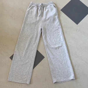 Gråa högmidjade mjukisbyxor - Knappt använda, bra skick