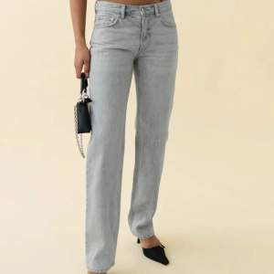 Säljer mina perfect jeans från Gina Tricot i färgen ljusblå eftersom dom är för stora. Storlek 36. Nyskick. 