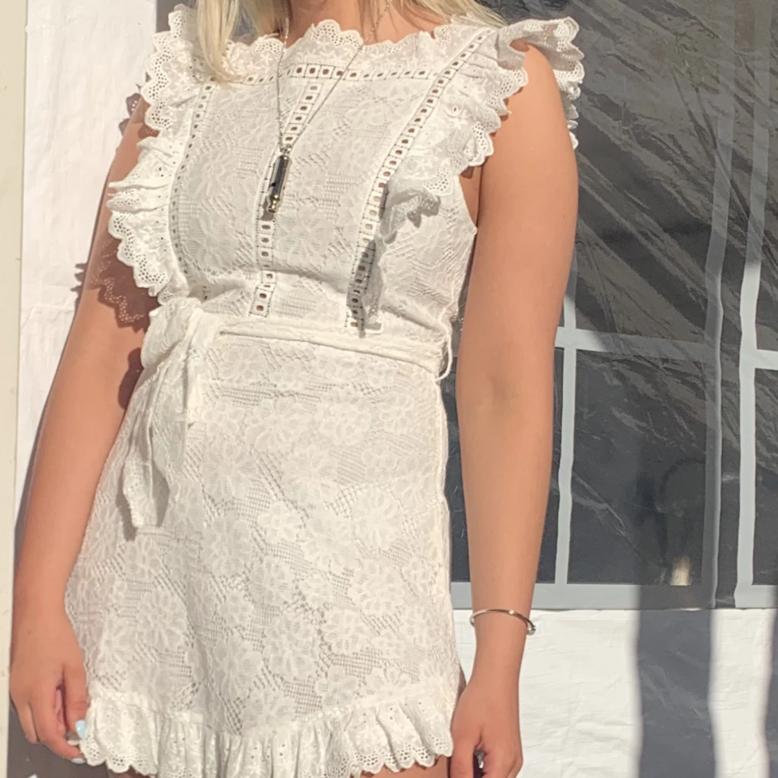 Vit spetsklänning