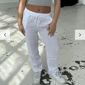 Linnebyxor  - Säljer dessa skit snygga vita linnebyxor från design by si pga att de var för små 💘de är helt nya med lapp kvar och är strl xs/s & normal längd 💓