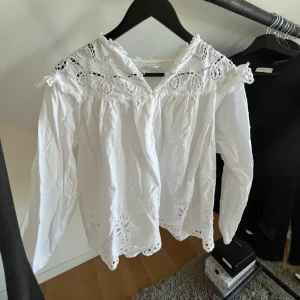 Blus - Fin blus från zara, från barnavdelningen men passar mig som brukar ha s!