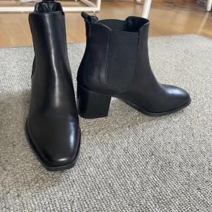 Klackskor - Helt nya klackskor som enast är provade, har aldrig kommit till användning därför dom nu säljs. Köptes för 1000kr