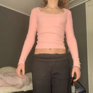 Rosa tajt tröja 💓 - Använd 2 gånger,Säljer för den inte kommer till användning,