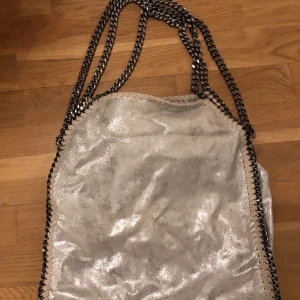 Väska - Stor Stella McCartney väska.