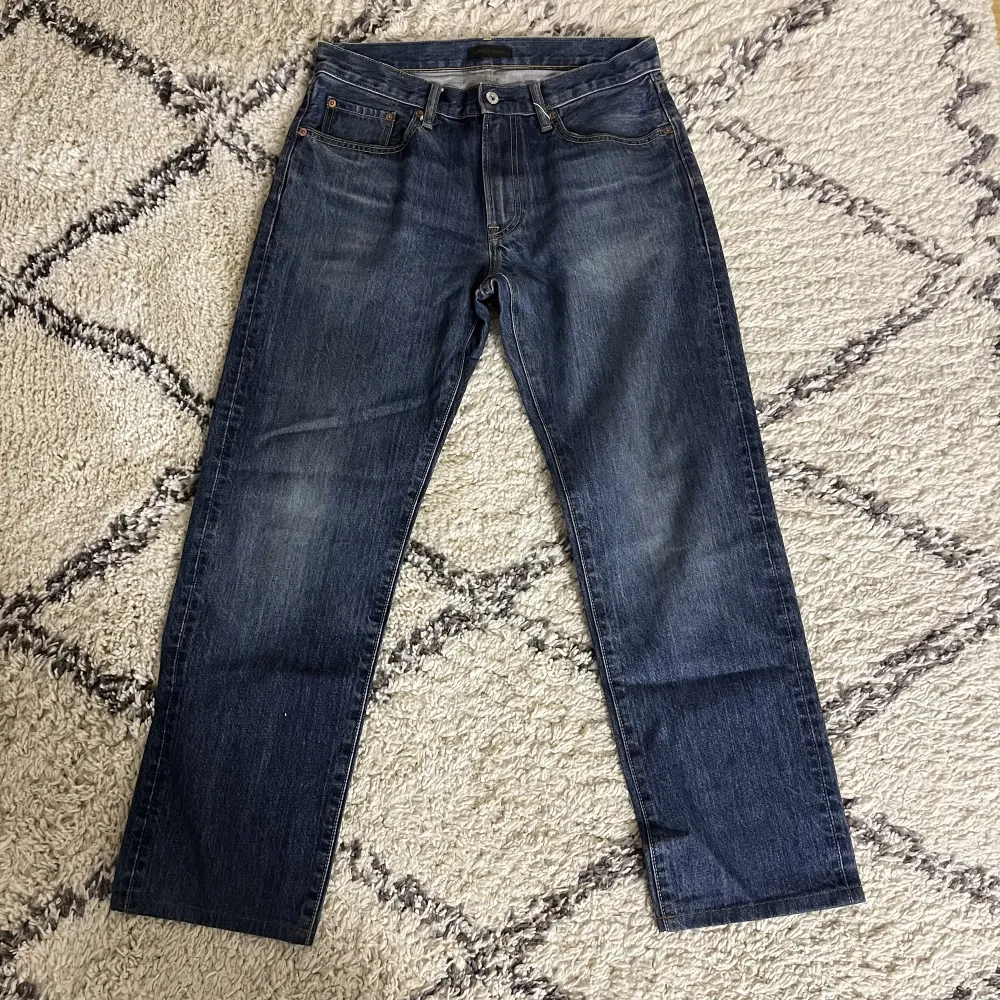 Blåa Baggy uniqlo jeans, skön passform inget speciellt Storlek 32x34 men passar mer som 32x33 . Jeans & Byxor.