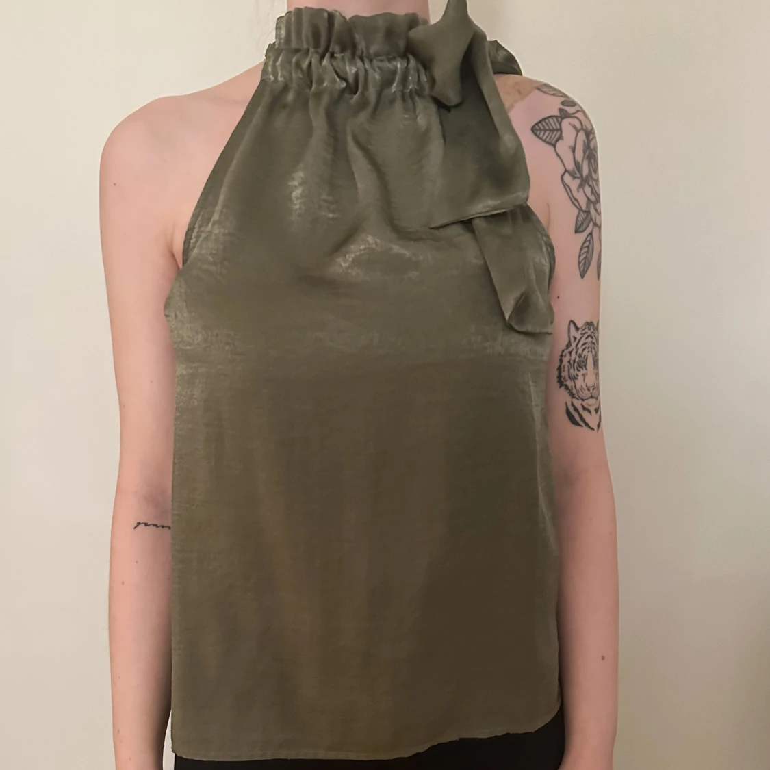 Grön topp med knytning  - 90