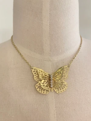 Guld Fjäril halsband - ett halsband som jag aldrig har använt🫶 skriv till mig om fler bilder önskas✨🦋