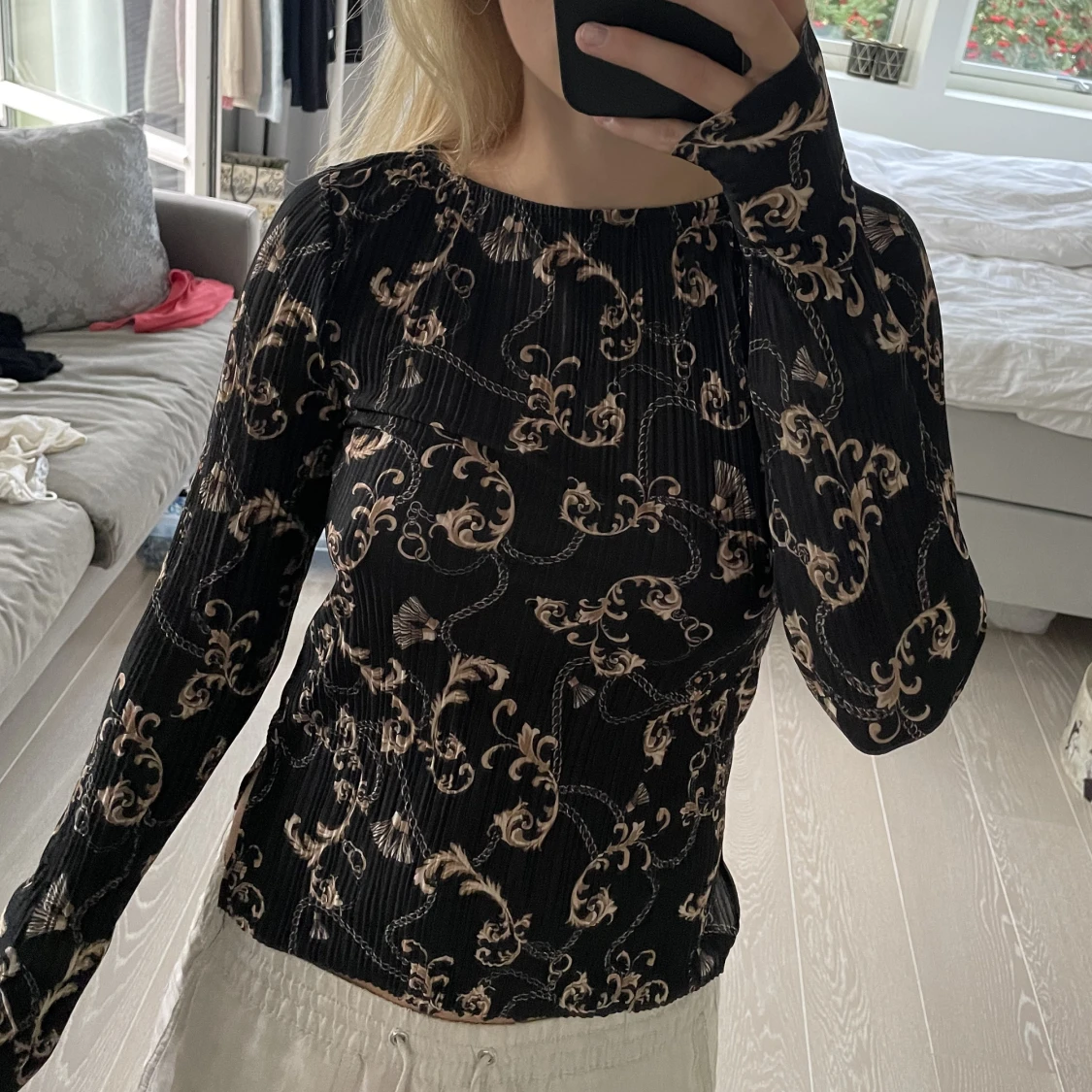 Tight mönstrad tröja från Gina Tricot storlek XS - 90