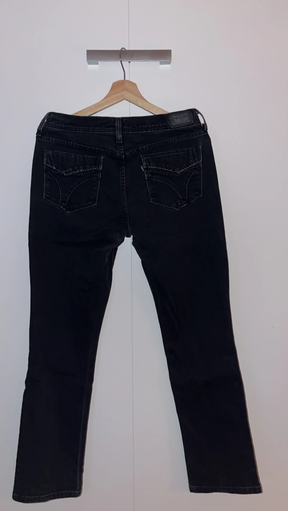 Lågmidjade svarta Levis jeans - 90