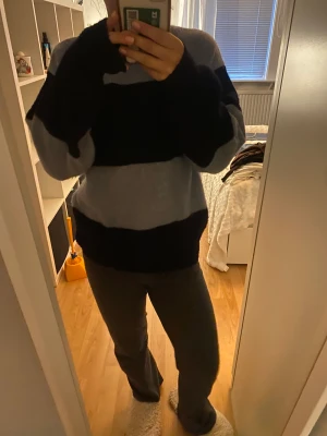 Stickad tröja  - Jag säljer denna tröja i storlek xs från H&M   Jag står inte för frakten   Skriv för mer information 