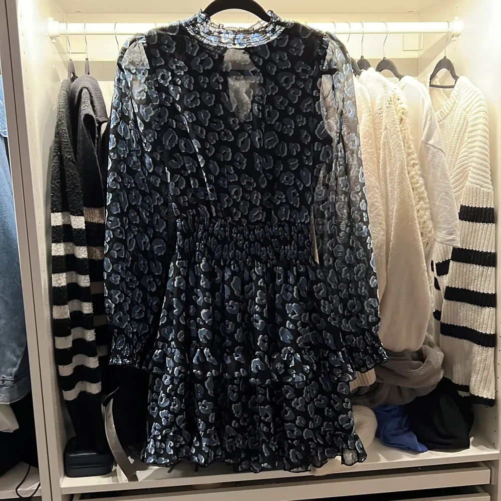 Helt ny maje liknande klänning köpt från bikbok men är tyvärr för liten för mig:( . Klänningar.