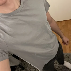 Grå tshirt - Grå T-shirt från hm Bra skick 