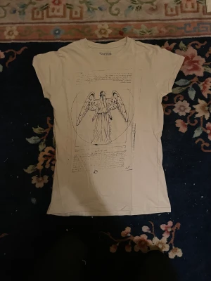 T-shirt  - Skönt material. Inga defekter utan i bra skick! Skriv för mig frågor😻