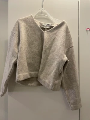 Tjock tröja - Jättetjock tröja som är varm. Lite dyrare men så skön❤️