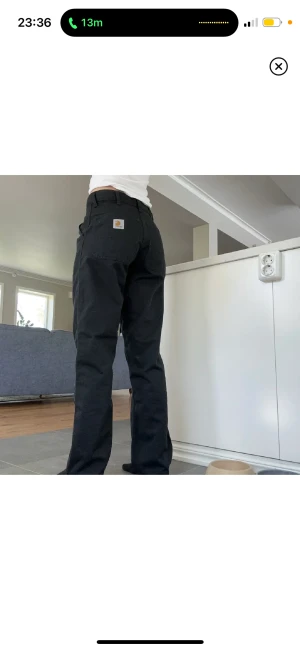 Carhartt byxor - jätte snygga Carhartt jeans köpta i Berlin för 1200, extremt sparsamt använt och säljer då det inte är min still längre❣️(byxorna är i man storlek)