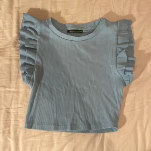 Zara topp - Superfin zara topp med volanger. Aldrig använd❤️