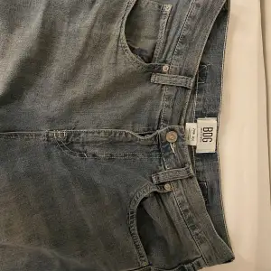 Jeans från urban outfitters (bdg), jag har sytt upp dem så att dem passar mig som är 166cm. Bra skick