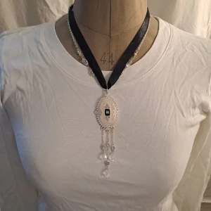 Halsband - Oanvänd. Kan frakta med brev, skicka pm innan då. Pris är diskuterbart vid snabb affär. 💖Köparen står för frakten. Ansvarar inte för paketet under frakt. 