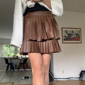 Skinnkjol - Använd fåtal gånger! Super snygg med bälte till