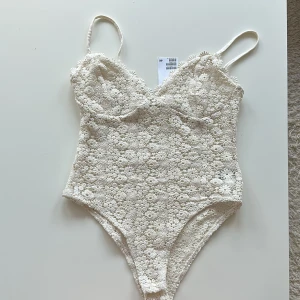 Body  - Jätte fin body från h&m, aldrig använd. 