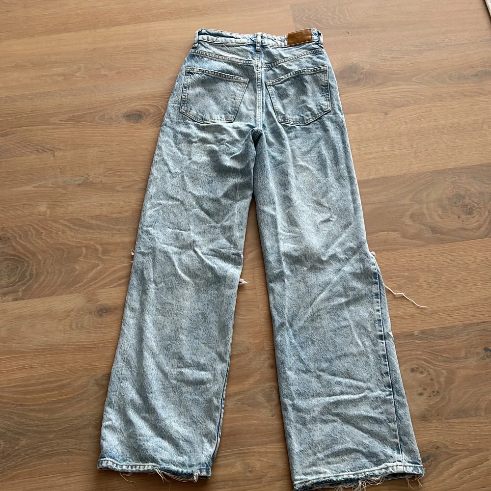 High-waist jeans från Gina tricot i väldigt bra skick. Jeans & Byxor.