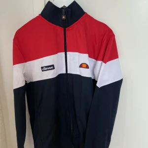 Ellesse tröja - Använda 1 gång så i fint skick. Size L   