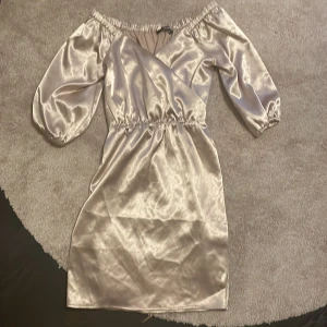 Klänning  - Säljer denna fina klänningen som kommer ifrån bikbok💓men tyvärr är den för liten för mig❤️