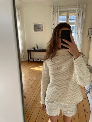 Vit stickad tröja - Vit stickad tröja fr Hope