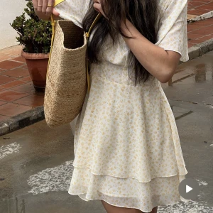 Miniklänning  - Säljer en somnar klänning ifrån NA-KD, kontakta vid intresse💕