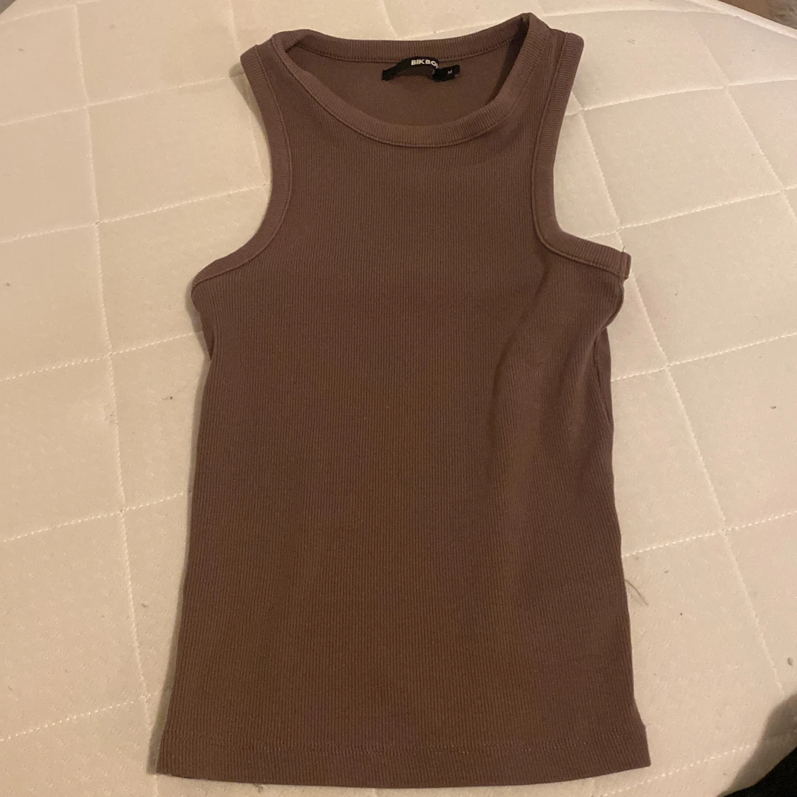 Brun topp frön bikbok 