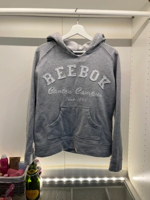 Reebok Hoodie  - Cool Hoodie från Reebok! 