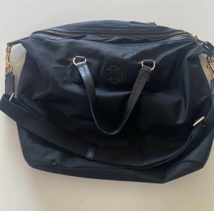 Tory burch väska - Äkta. Inköpt på miinto för ca 3 år sedan. I fint skick. 