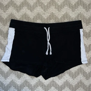 Små shorts stl S - Okej skick! Mycket sköna så passar perfekt som mysshorts
