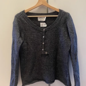 Tröja  - Liten i storleken, mer som en S/M