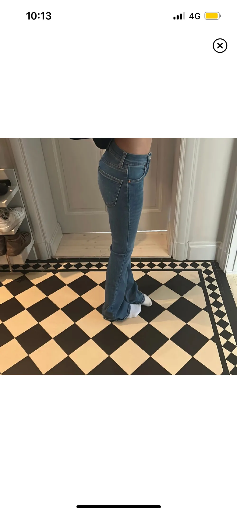 Lågmidjade jeans som är helt slutsålda på Gina❤️använda två gånger . 62 cm midjemåttet och 84 cm i Inerbenslängden ❤️. Jeans & Byxor.