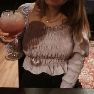 Blus från ginatricot - Använd 1 gång  Storlek small Så fin!! 