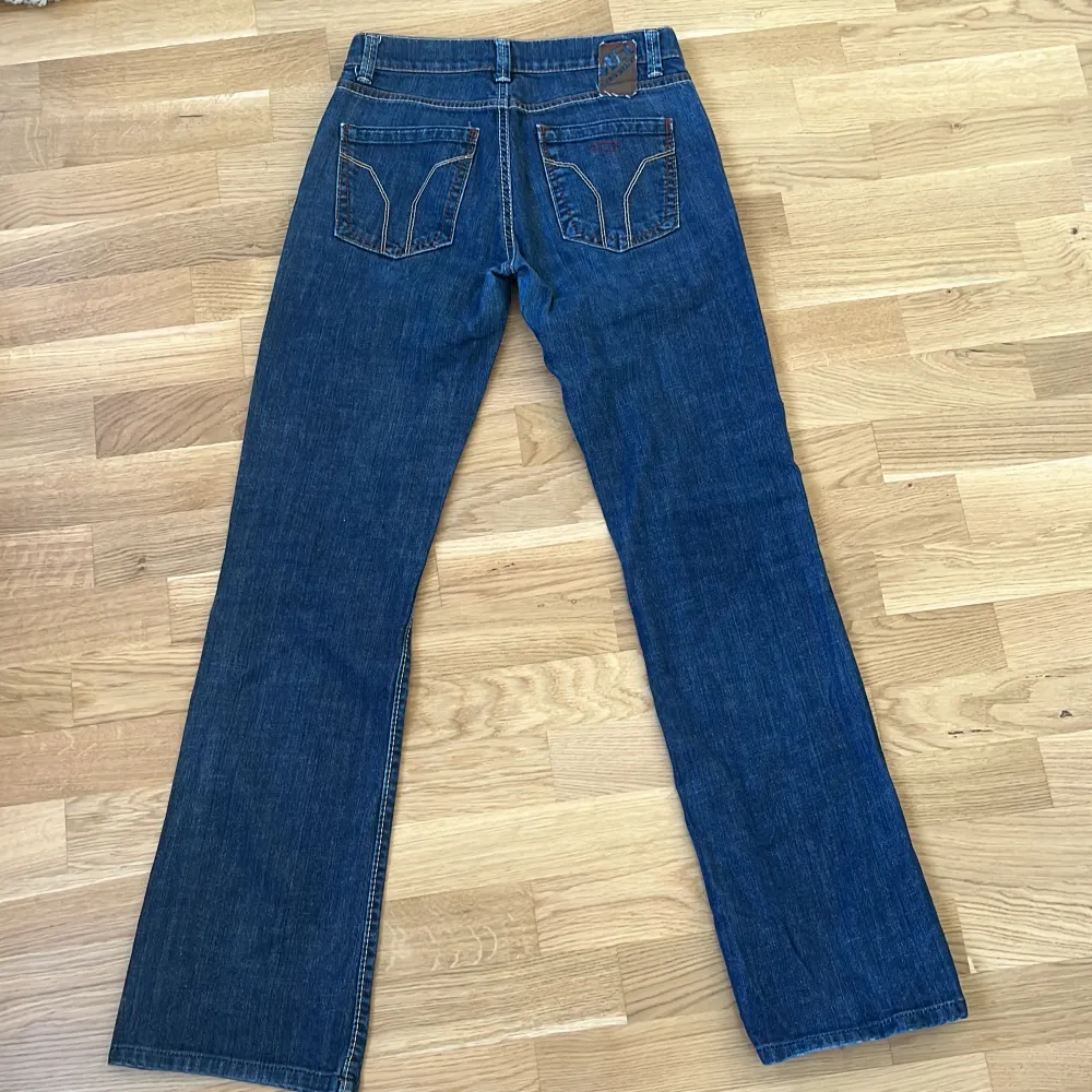 jeans i bra skick, säljer pga inte passar. Jeans & Byxor.