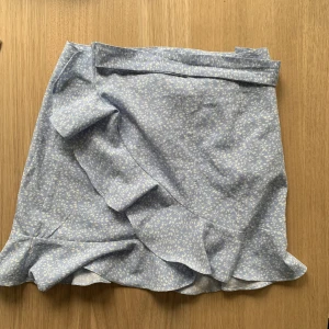 Sommar kjol  - Kort kjol med blommor <3