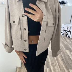 Kapp - As snygg vårkappa från mq, nypris 800kr