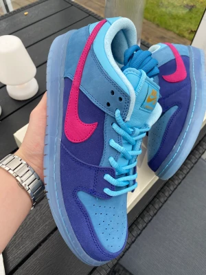 Nike SB Dunk low ” Run the Jewel ”  - - 10/10 Nya  - storlek US 9,5 / EU 43  - pris 2099kr exklusive frakt 🚚 